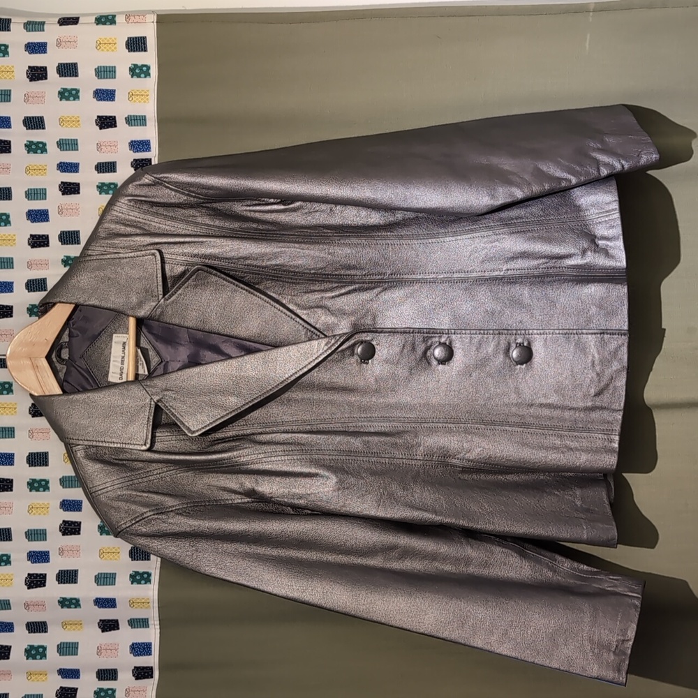 Fit & flare silver leather blazer